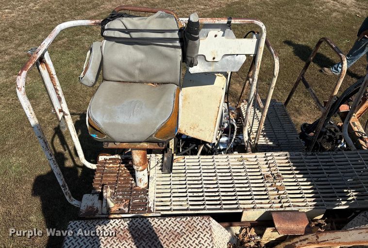 image for item FI0010 1996 Cedarapids CR361 paver