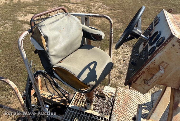 image for item FI0010 1996 Cedarapids CR361 paver