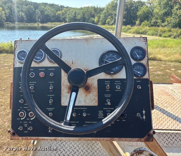 image for item FI0010 1996 Cedarapids CR361 paver