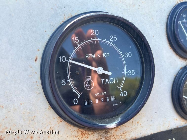 image for item FI0010 1996 Cedarapids CR361 paver