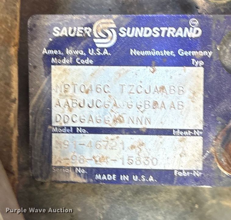 image for item FI0010 1996 Cedarapids CR361 paver