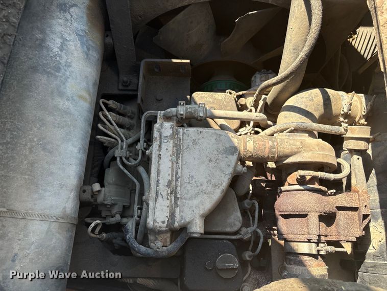 image for item FI0010 1996 Cedarapids CR361 paver