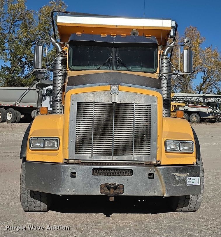 image for item FI0603 2005 Kenworth T800 dump truck
