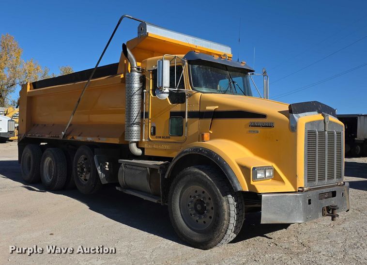 image for item FI0603 2005 Kenworth T800 dump truck