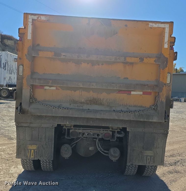 image for item FI0603 2005 Kenworth T800 dump truck