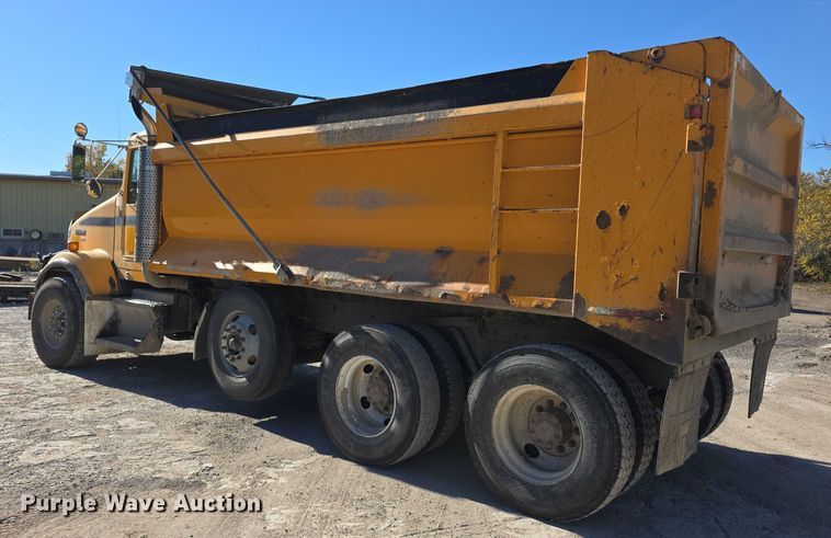 image for item FI0603 2005 Kenworth T800 dump truck