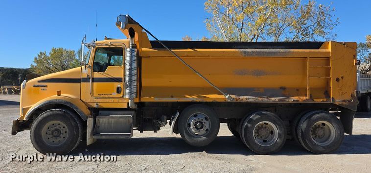 image for item FI0603 2005 Kenworth T800 dump truck