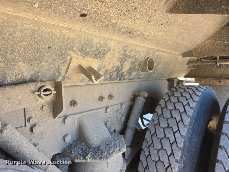 image for item FI0603 2005 Kenworth T800 dump truck