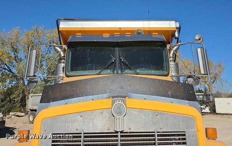 image for item FI0603 2005 Kenworth T800 dump truck