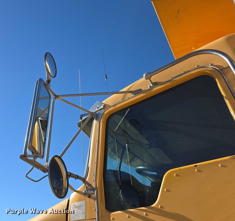 image for item FI0603 2005 Kenworth T800 dump truck