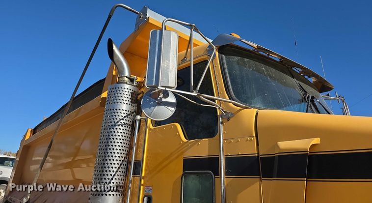 image for item FI0603 2005 Kenworth T800 dump truck