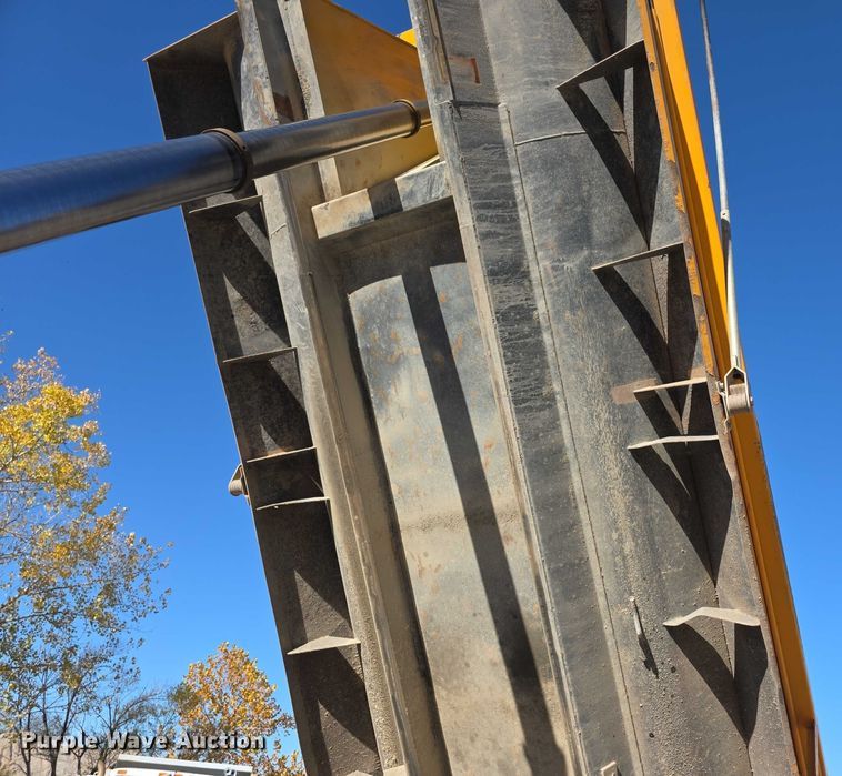 image for item FI0603 2005 Kenworth T800 dump truck