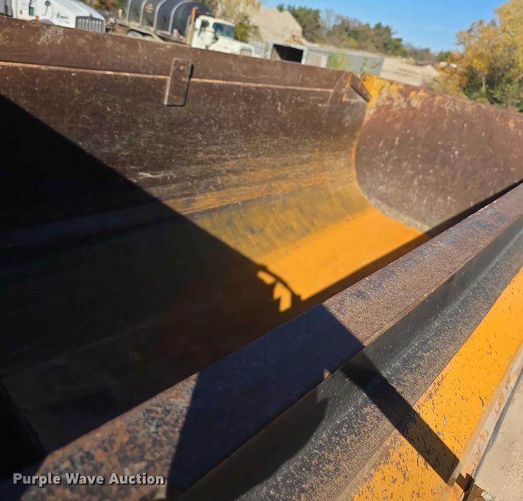 image for item FI0603 2005 Kenworth T800 dump truck