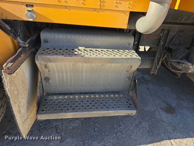 image for item FI0603 2005 Kenworth T800 dump truck