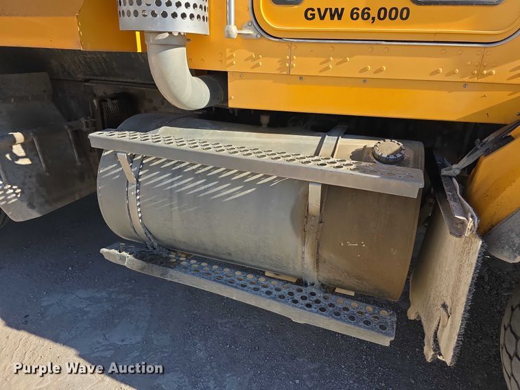 image for item FI0603 2005 Kenworth T800 dump truck