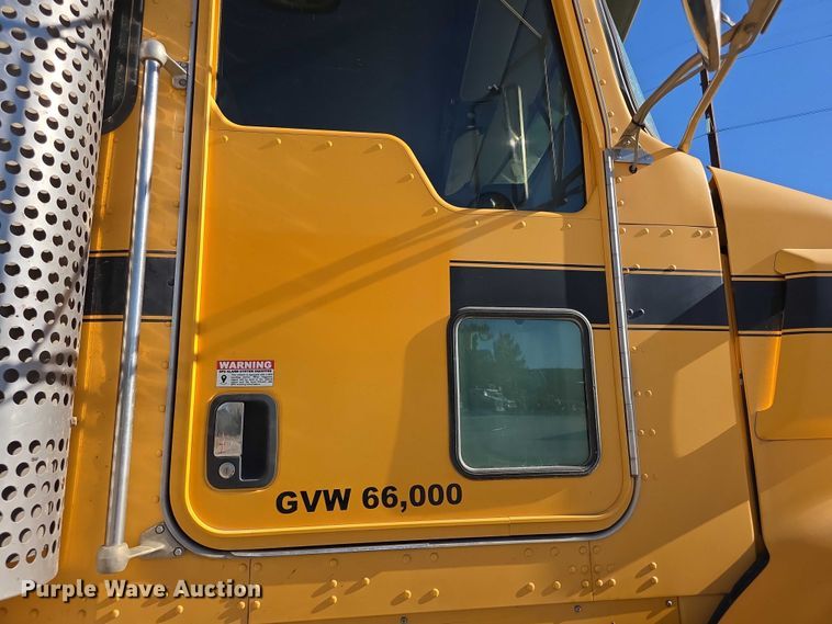 image for item FI0603 2005 Kenworth T800 dump truck