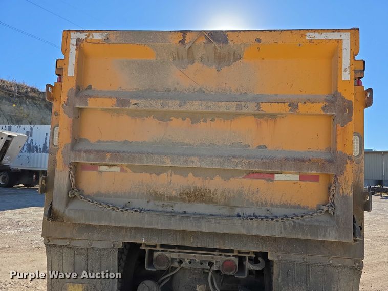 image for item FI0603 2005 Kenworth T800 dump truck