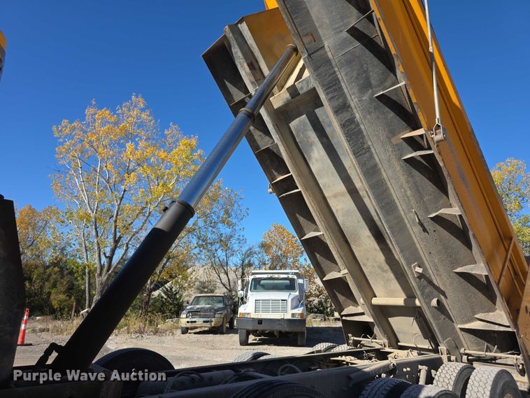 image for item FI0603 2005 Kenworth T800 dump truck