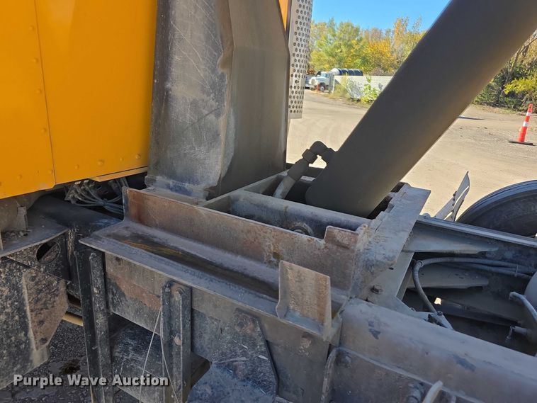 image for item FI0603 2005 Kenworth T800 dump truck