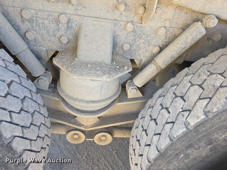 image for item FI0603 2005 Kenworth T800 dump truck