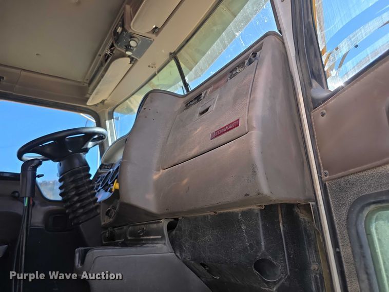 image for item FI0603 2005 Kenworth T800 dump truck