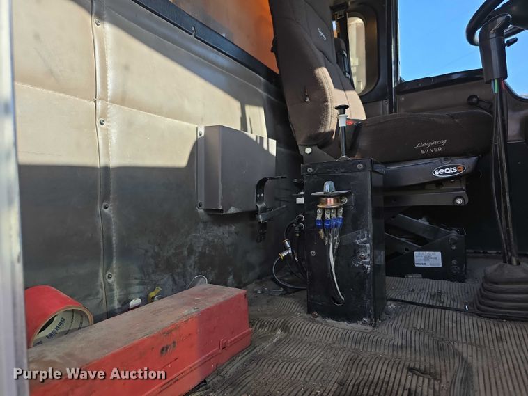 image for item FI0603 2005 Kenworth T800 dump truck