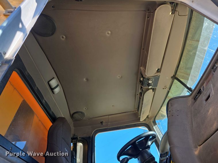 image for item FI0603 2005 Kenworth T800 dump truck