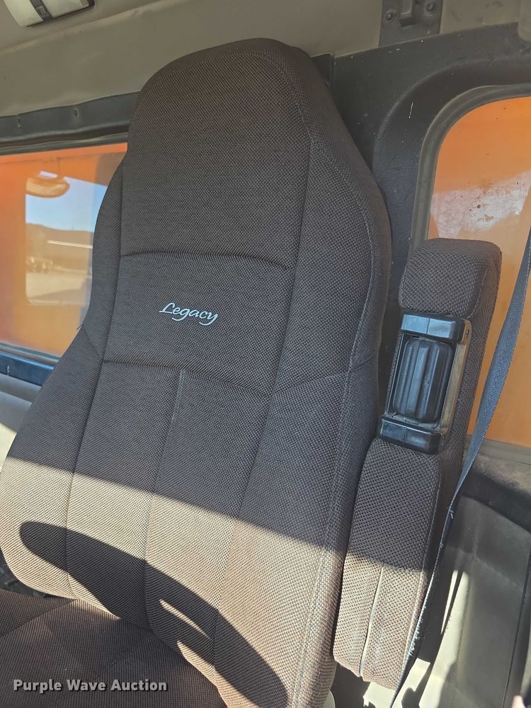 image for item FI0603 2005 Kenworth T800 dump truck