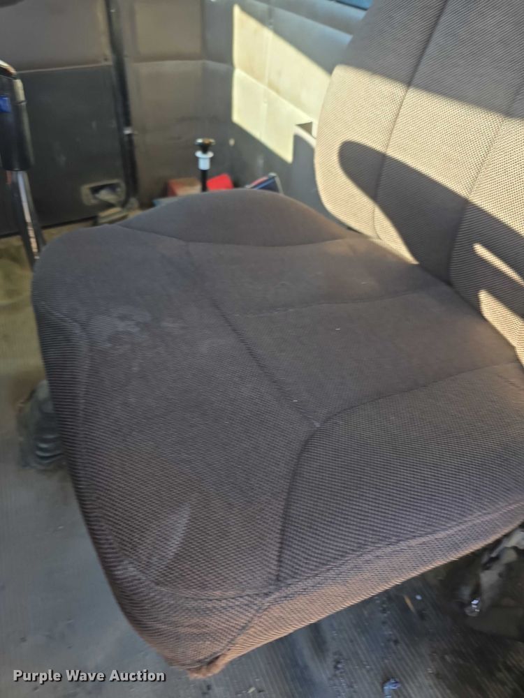 image for item FI0603 2005 Kenworth T800 dump truck