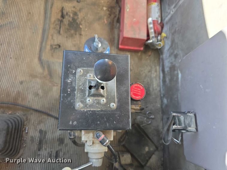 image for item FI0603 2005 Kenworth T800 dump truck