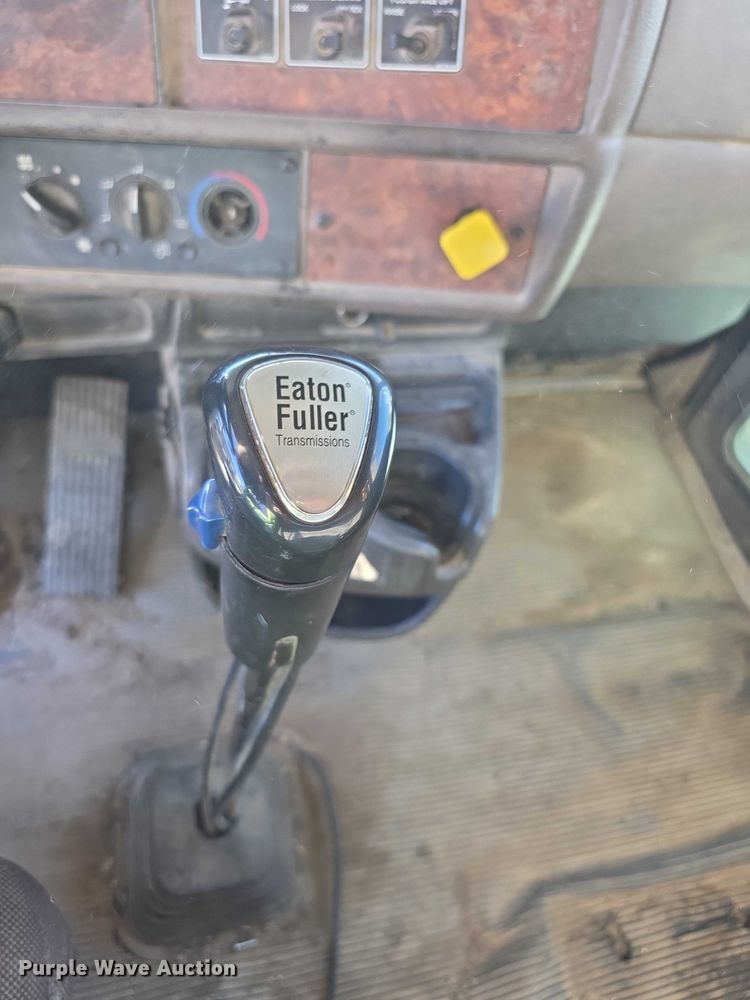 image for item FI0603 2005 Kenworth T800 dump truck