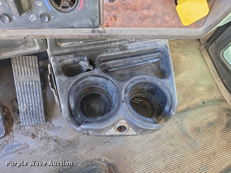 image for item FI0603 2005 Kenworth T800 dump truck