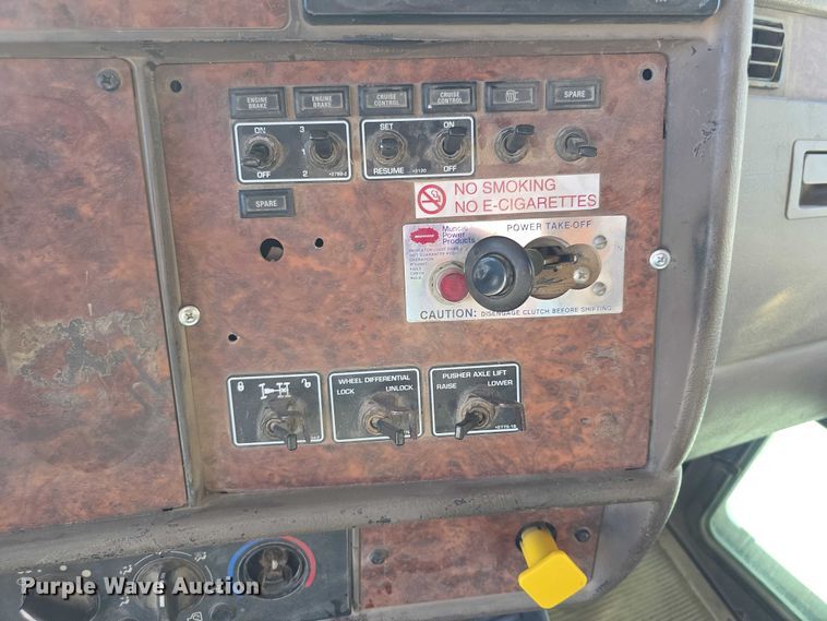 image for item FI0603 2005 Kenworth T800 dump truck