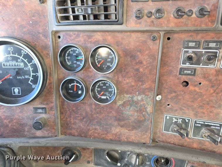 image for item FI0603 2005 Kenworth T800 dump truck