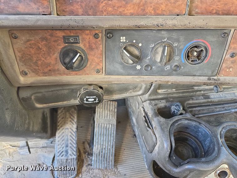 image for item FI0603 2005 Kenworth T800 dump truck