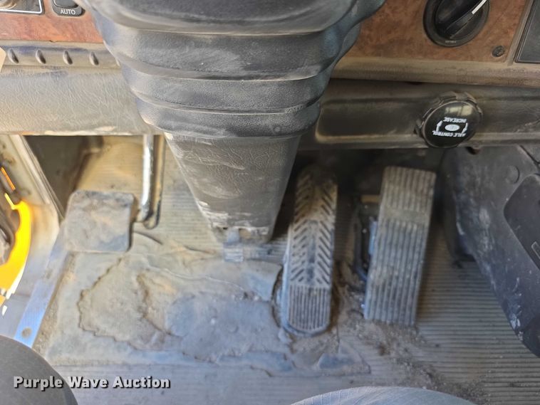 image for item FI0603 2005 Kenworth T800 dump truck