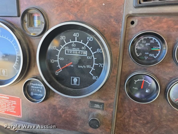 image for item FI0603 2005 Kenworth T800 dump truck