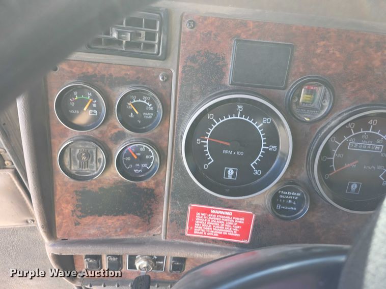 image for item FI0603 2005 Kenworth T800 dump truck