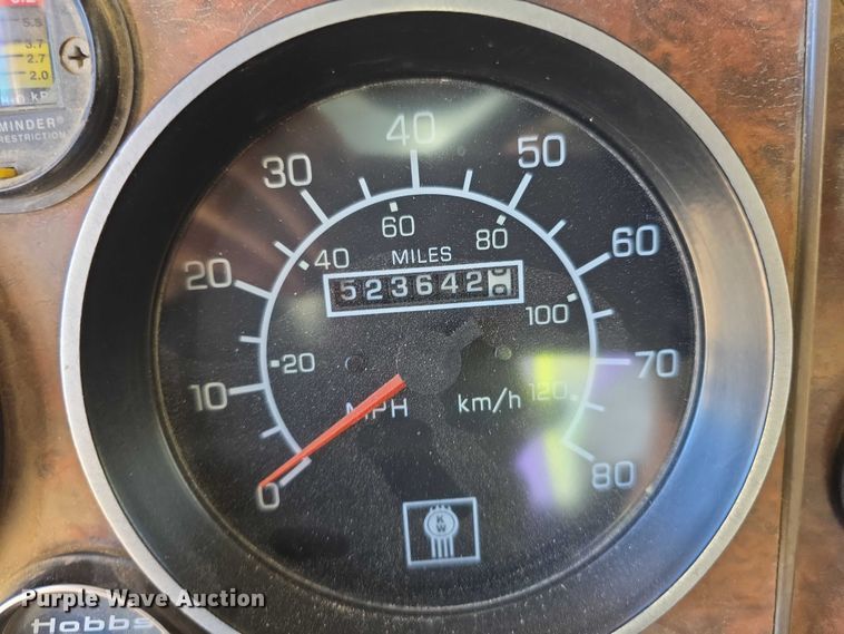 image for item FI0603 2005 Kenworth T800 dump truck