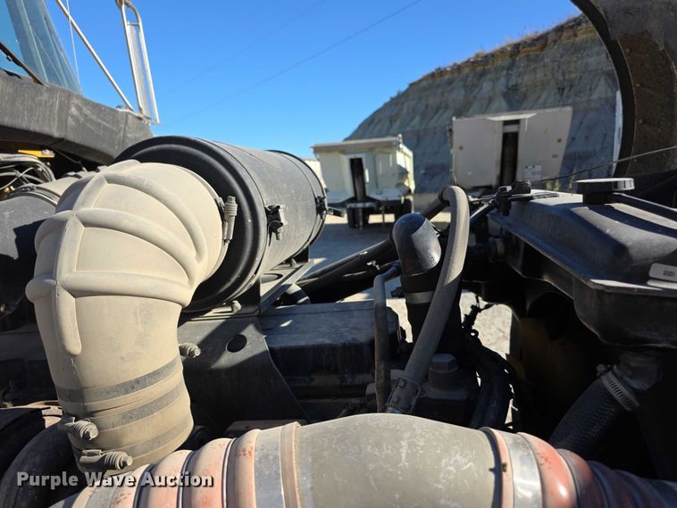 image for item FI0603 2005 Kenworth T800 dump truck