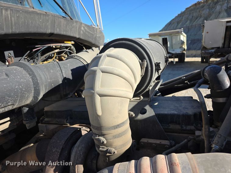 image for item FI0603 2005 Kenworth T800 dump truck