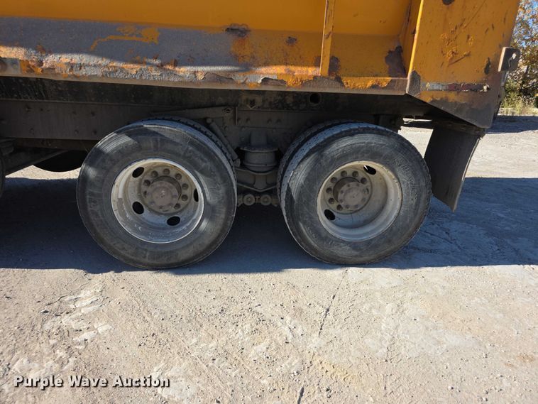 image for item FI0603 2005 Kenworth T800 dump truck