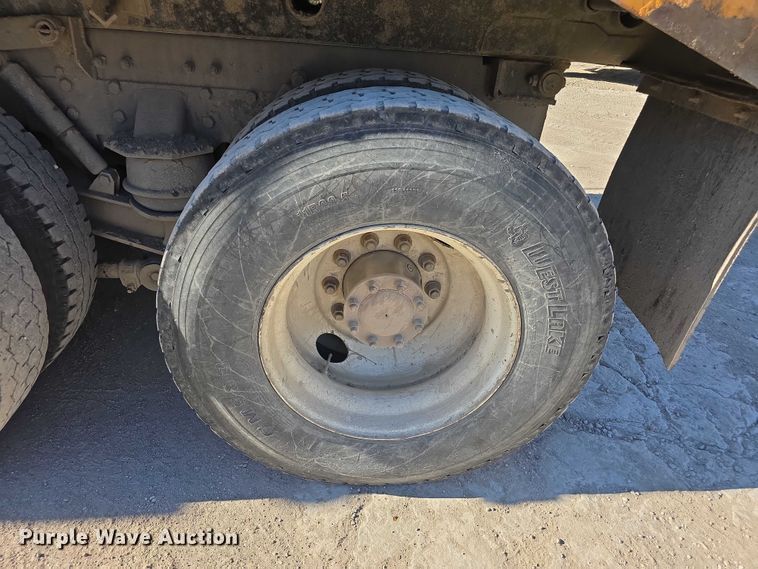 image for item FI0603 2005 Kenworth T800 dump truck