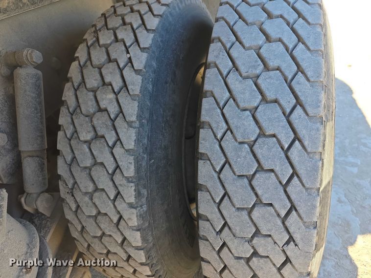 image for item FI0603 2005 Kenworth T800 dump truck