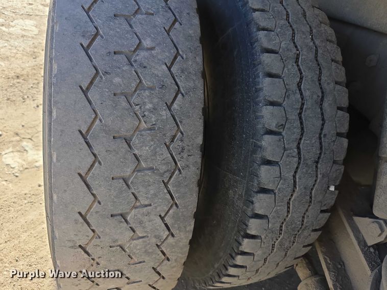 image for item FI0603 2005 Kenworth T800 dump truck