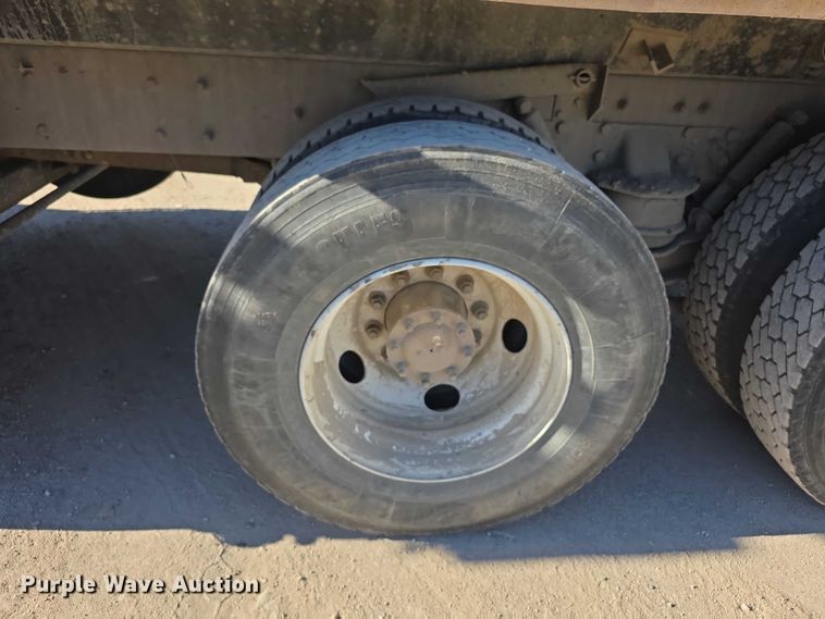 image for item FI0603 2005 Kenworth T800 dump truck