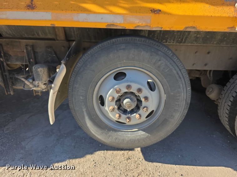 image for item FI0603 2005 Kenworth T800 dump truck