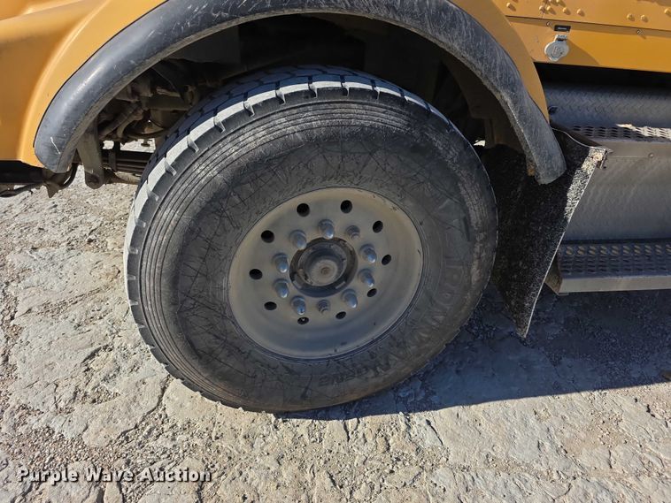 image for item FI0603 2005 Kenworth T800 dump truck