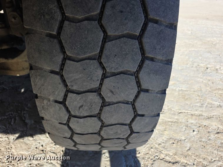 image for item FI0603 2005 Kenworth T800 dump truck