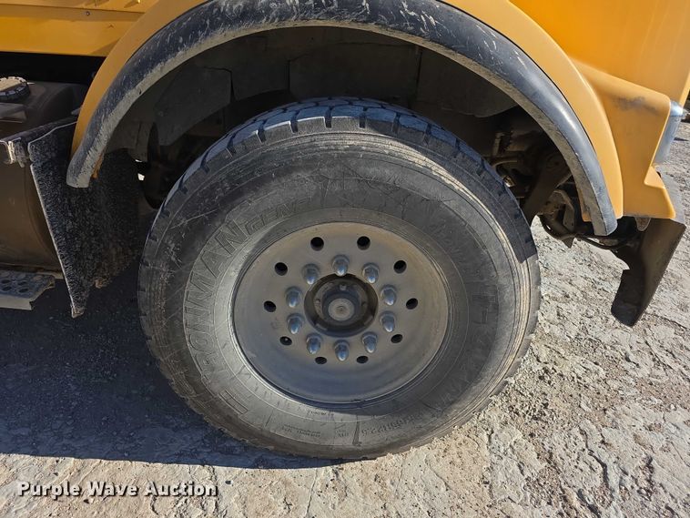 image for item FI0603 2005 Kenworth T800 dump truck